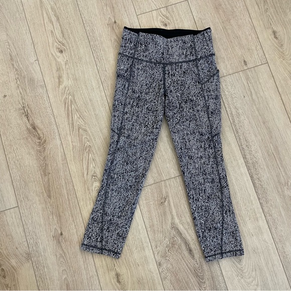 Lululemon Leggings with Pockets - Picture 2 of 5
